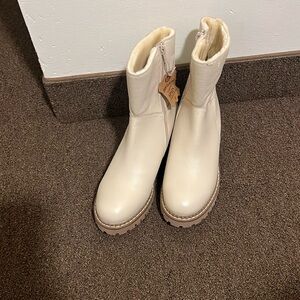 Women’s boots with thick small heel